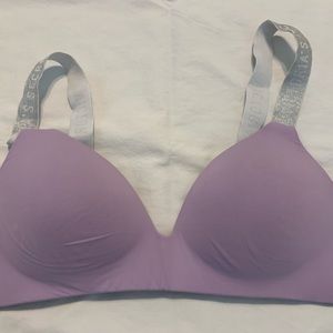 Victoria’s Secret T-shirt lightly lined wireless bra